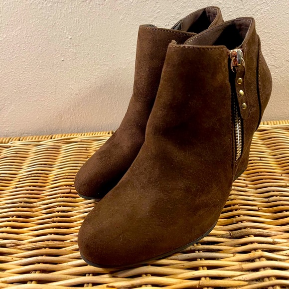 La Halle booties. Synthetic brown suede, double zipper.  NWT SIZE 38 - Picture 2 of 11
